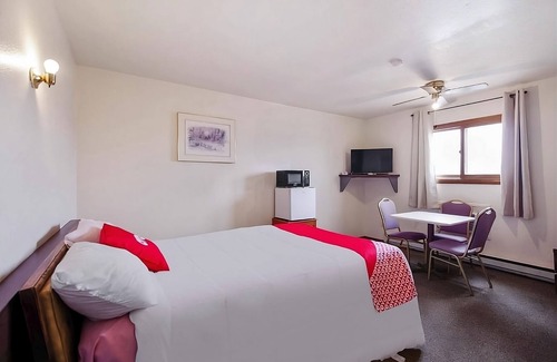 Cheyenne Wells House | Budget-Friendly Accommodations! Free Parking, Pet-Friendly, Near Restaurants