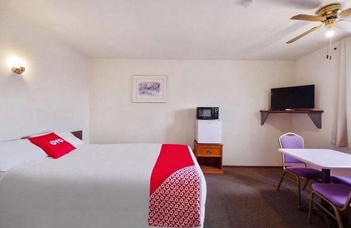 Cheyenne Wells House | Budget-Friendly Accommodations! Free Parking, Pet-Friendly, Near Restaurants