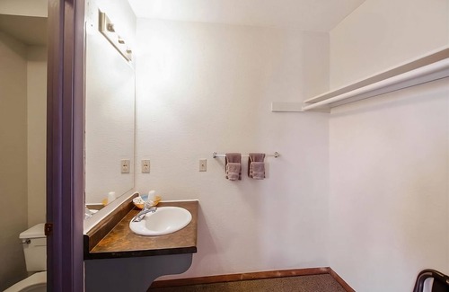 Cheyenne Wells House | Budget-friendly Find! With Free Onsite Parking, Pet-friendly Property!