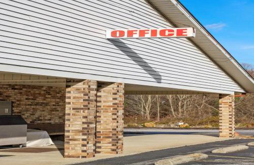 Orlinda Hotel | Budget Host Inn by Hotel O Portland near I-65