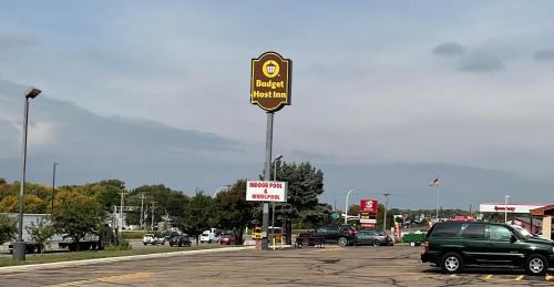 Buffalo Hotel | Budget Host Inn