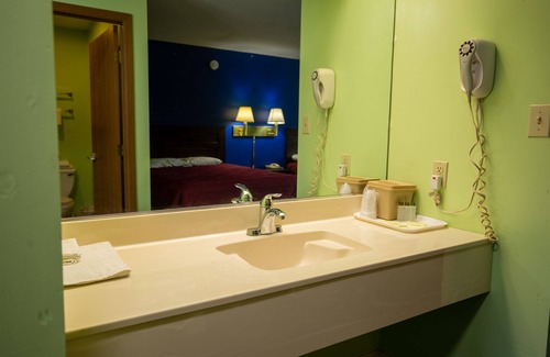 Gilman Hotel | Budget Host Inn