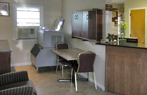 New Berlinville Hotel | Budget Host Inn