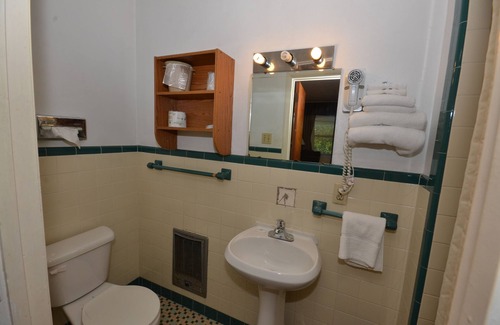 New Berlinville Hotel | Budget Host Mel-Dor Motel