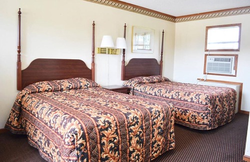 Fairmont Hotel | Budget Inn/2 Queen Bed-Non Smoking
