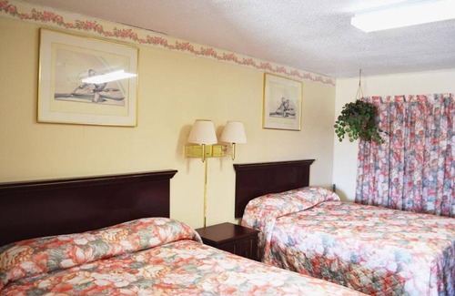 Fairmont Hotel | Budget Inn/2 Queen Bed-Non Smoking