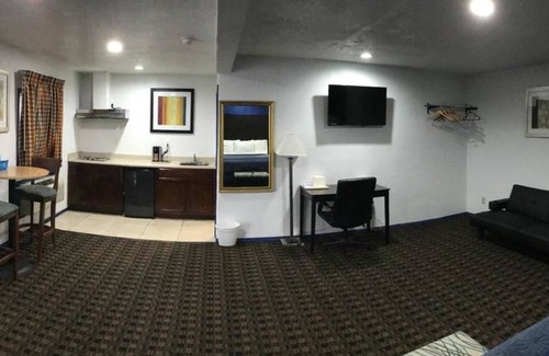 Central Oklahoma City Hotel | Budget Inn and Suites