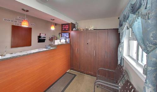 Port Hope Hotel | Budget Inn