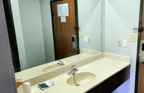 Barnesville Hotel | Budget Inn, Hwy 41