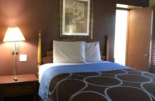 Marinette Hotel | Budget Inn Marinette