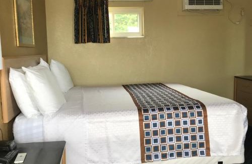 Lemoyne Hotel | Budget Inn motel toledo perrysburg I-280