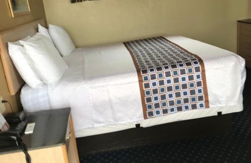 Lemoyne Hotel | Budget Inn motel toledo perrysburg I-280