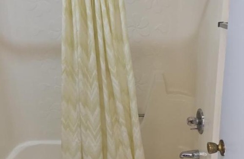 Bourbon Hotel | Budget Inn Motel