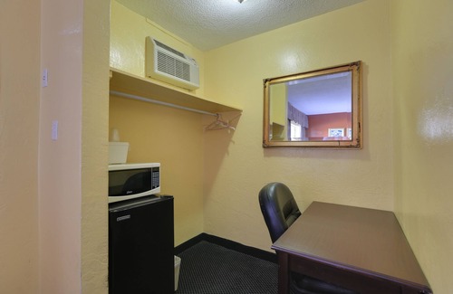 United Central Hotel | Budget Inn St Petersburg