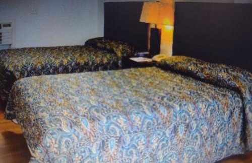 Freer Hotel | Budget Inn & Suites - Brand New Super-Comfortable Rooms & The Lowest Best Price plus HBO Max TV free!
