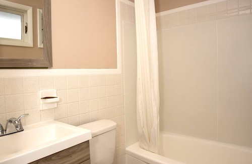 Bayberry Hotel | Budget Inn - Syracuse Airport