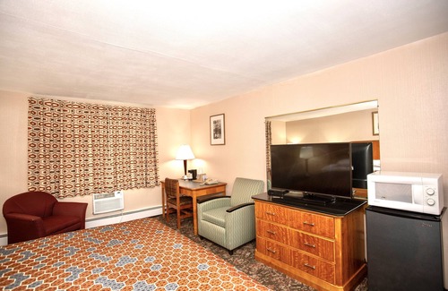 Bayberry Hotel | Budget Inn - Syracuse Airport