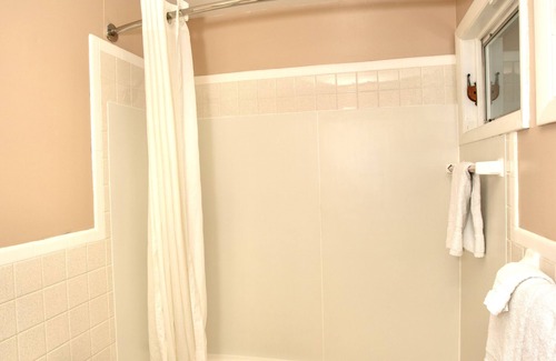 Bayberry Hotel | Budget Inn - Syracuse Airport