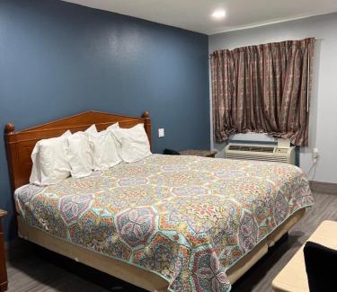 Hallettsville Hotel | Budget Inn