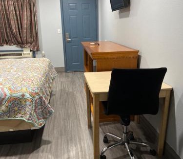Hallettsville Hotel | Budget Inn