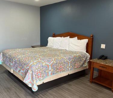 Hallettsville Hotel | Budget Inn