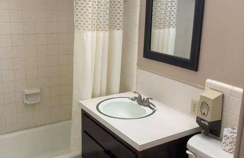 Kingsville Hotel | Budget inn