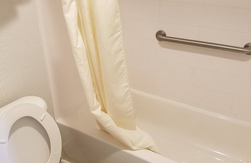 Survey Creek Hotel | Budget Inn