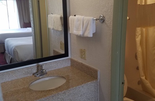 Survey Creek Hotel | Budget Inn