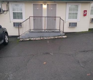 Multnomah Village Hotel | Budget Lodge by OYO Portland West