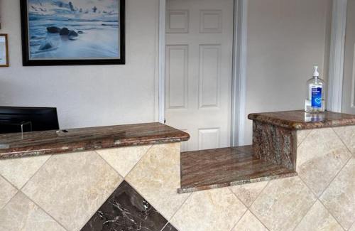 Multnomah Village Hotel | Budget Lodge by OYO Portland West