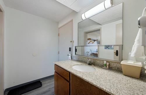 Delta Hotel | Budget Motel