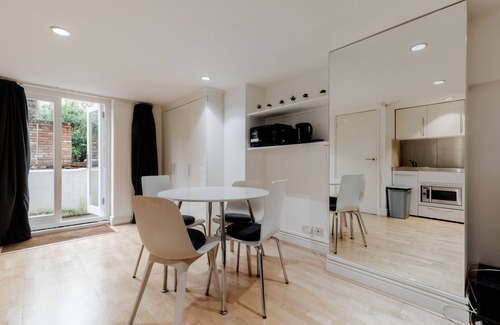 South Hampstead Apartment | Budget One Bedroom with Garden Near Finchley Rd 12