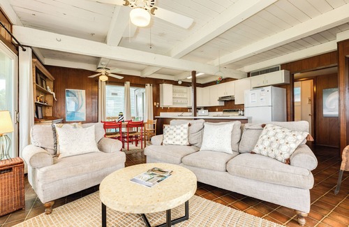 Pirates Beach House | Budget & Pet Friendly Beachside Home w/Easy Walk to Beach