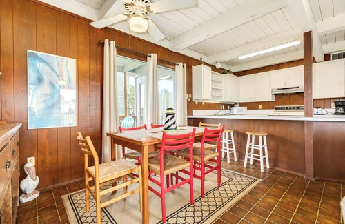 Pirates Beach House | Budget & Pet Friendly Beachside Home w/Easy Walk to Beach