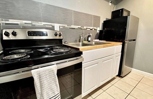 Central City House | Budget-PetFriendly+1BR+Central+Tiny+Affordable
