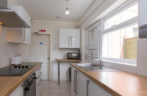 Crewe House | Budget Rooms @ Underwood Lane Crewe