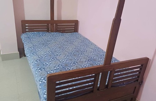 Cuttack House | Budget stay by a serene lake,enjoy nature’s charm just steps away.All amenities.