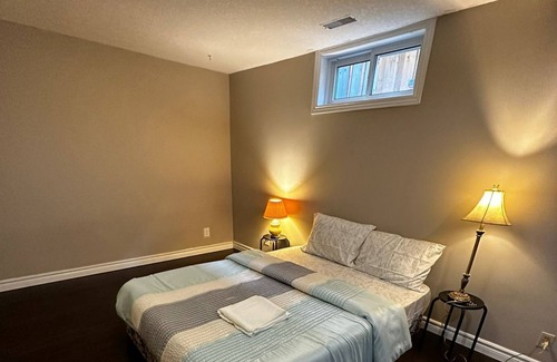 Rosemount House | Budget Stay in Kitchener- Near Town Centre- Food, Shopping, Transit