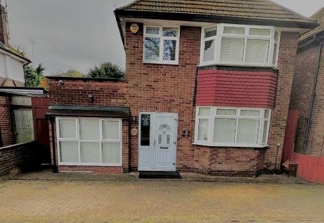 Luton House | Budget Stay In Luton 01 M