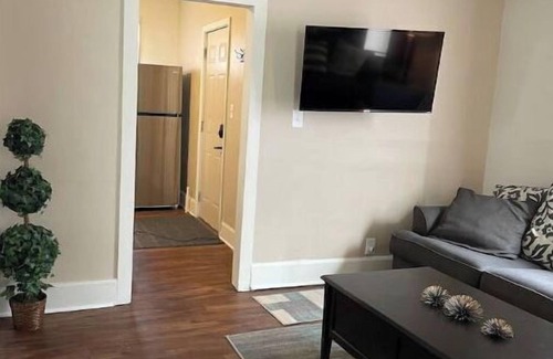 Rockford House | Budget stay in Rockford - Lower Duplex