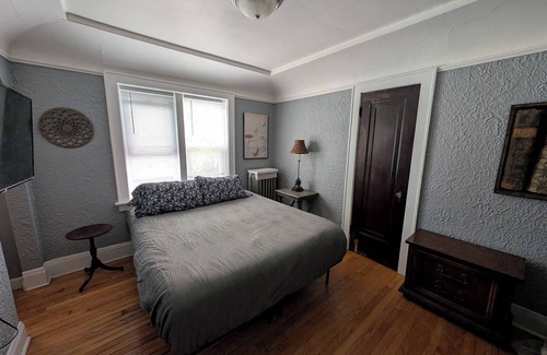 Lower East Side Bed & Breakfast | Budget Studio near Brady St w/Parking