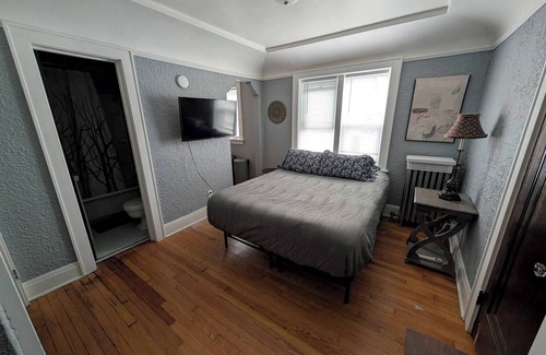 Lower East Side Bed & Breakfast | Budget Studio near Brady St w/Parking