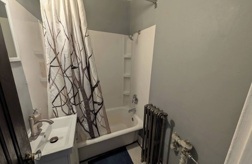 Lower East Side Bed & Breakfast | Budget Studio near Brady St w/Parking