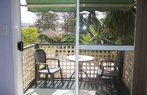 Ingleburn House | Budget Sydney Holiday House with WIFI & Netflix