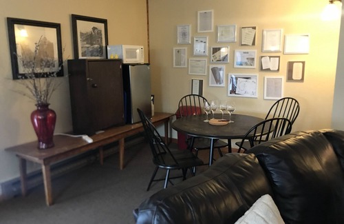 McMinnville House | Budget Travel In Wine Country. Oregon Wine Zimmer 😃