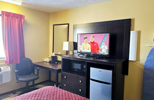 Fort Scott Hotel | Budgetel Inn and Suites