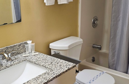 Fort Scott Hotel | Budgetel Inn and Suites