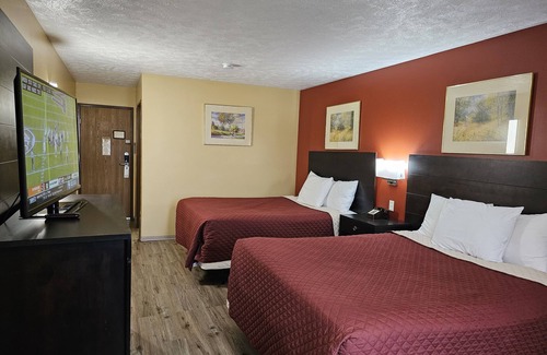 Fort Scott Hotel | Budgetel Inn and Suites