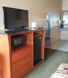 Hearne Hotel | Budgetel Inn and Suites