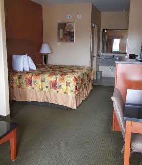 Hearne Hotel | Budgetel Inn and Suites